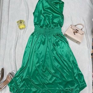 Chic Emerald Satin Midi Dress